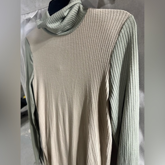 NWT Madewell Turtle Neck Ribbed Top Long Sleeve Ashen Sand Size S - Picture 3 of 6